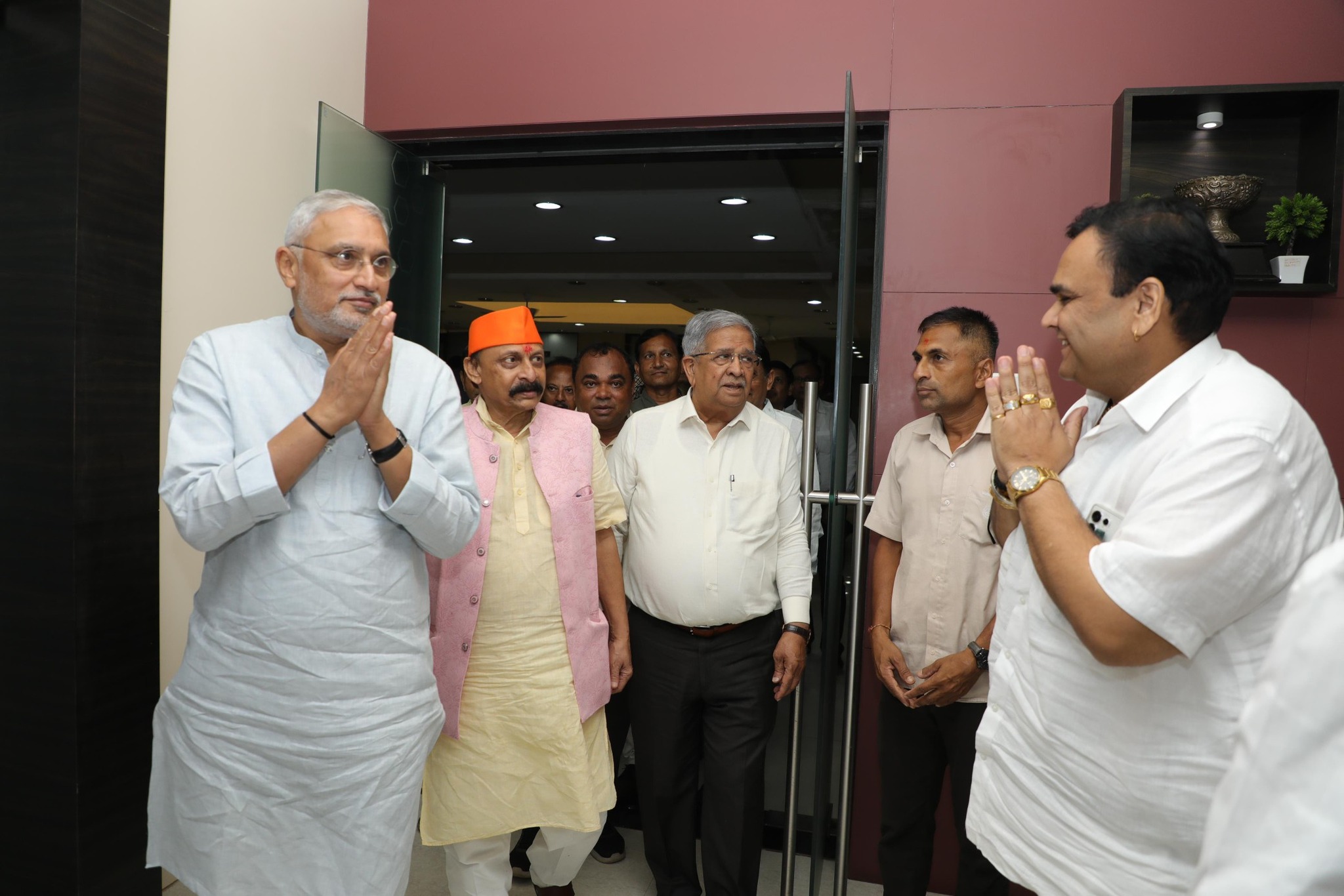 તા.૧૫-૦૫-૨૦૨૫ ના રોજ સુગરની કામગીરી અંગે મહુવા સુગર ફેકટરી ખાતે સમીક્ષા બેઠક મળી હતી.